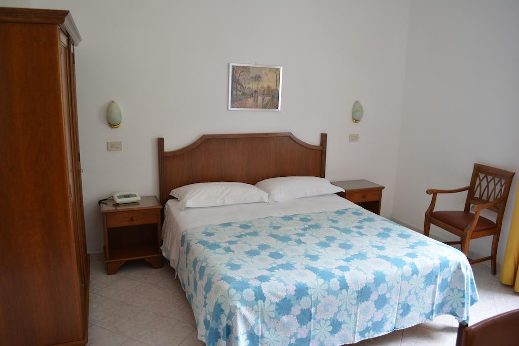 Hotel Maronti Barano dʼIschia Habitación foto