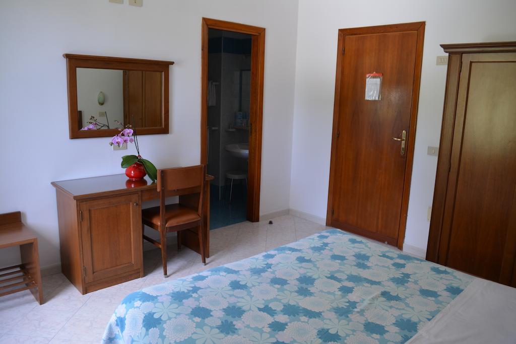 Hotel Maronti Barano dʼIschia Habitación foto
